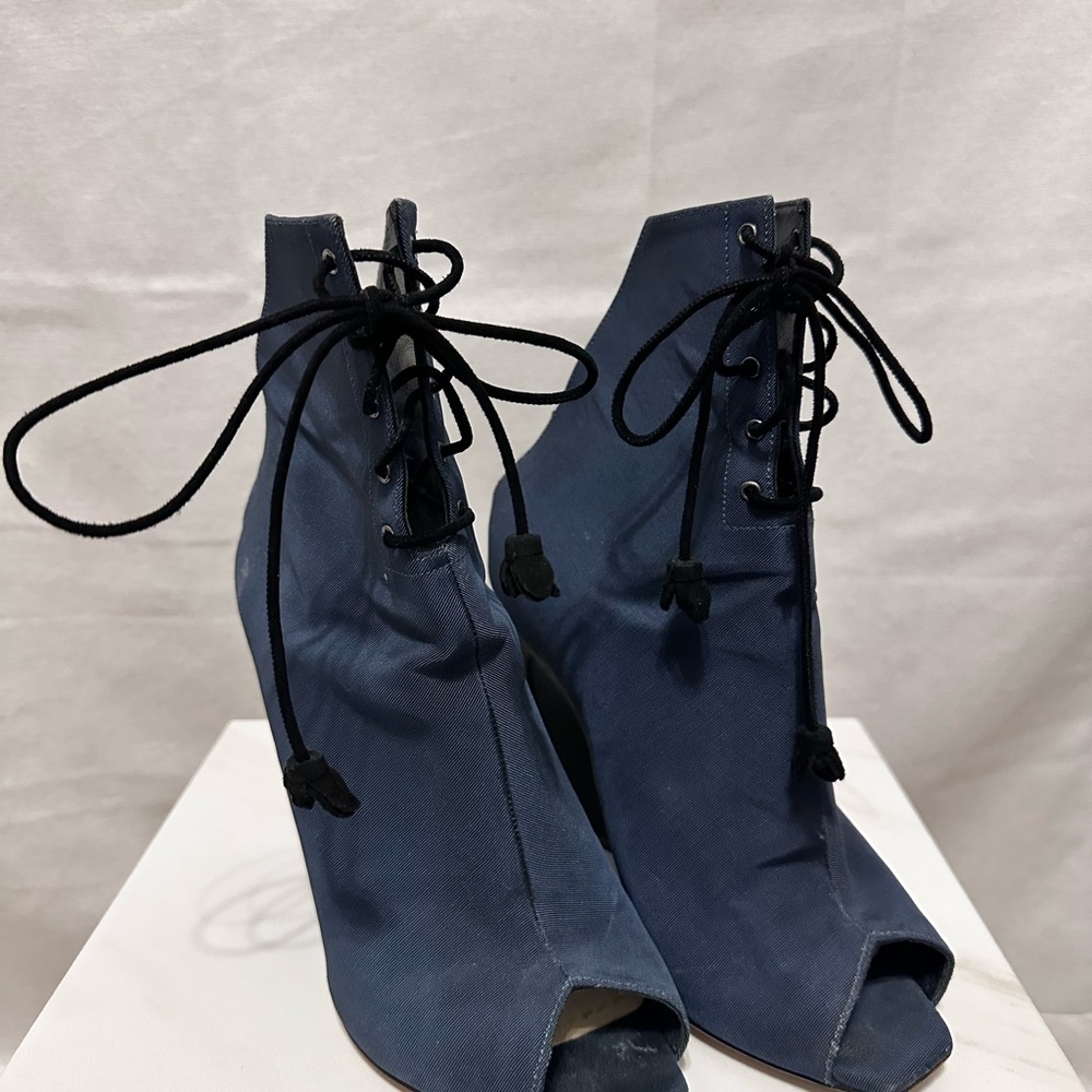 Christian Dior Brooklyn peep toe boots. Size 36.5 navy/blk